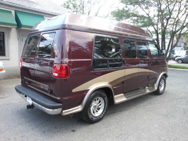 Dodge Ram Van 2002 photo 1
