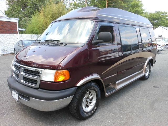 Dodge Ram Van 2002 photo 2