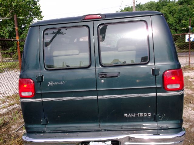 Dodge Ram Van 2002 photo 2