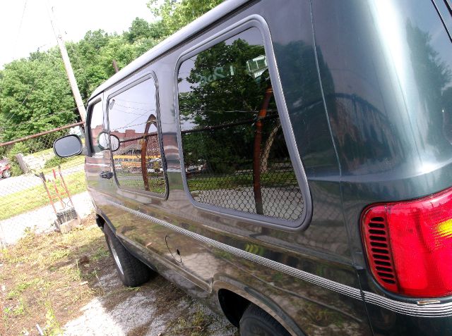 Dodge Ram Van 2002 photo 3