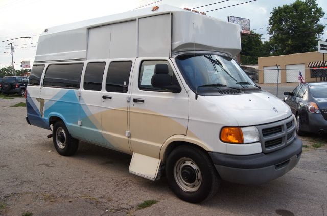 Dodge Ram Van 2002 photo 1