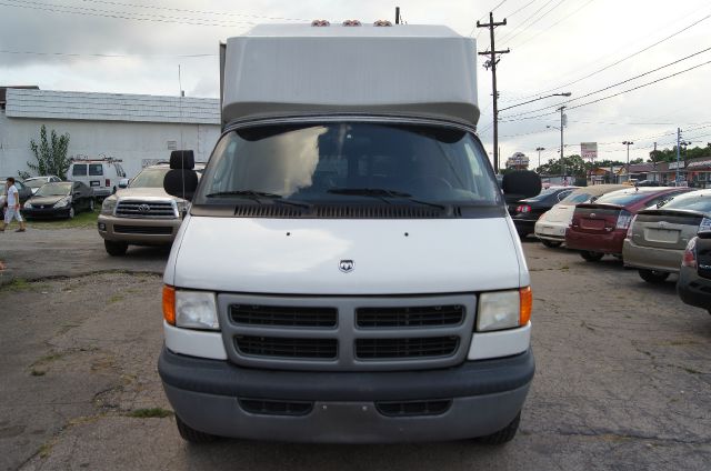 Dodge Ram Van 2002 photo 2