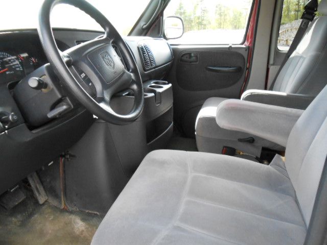 Dodge Ram Van 2002 photo 5