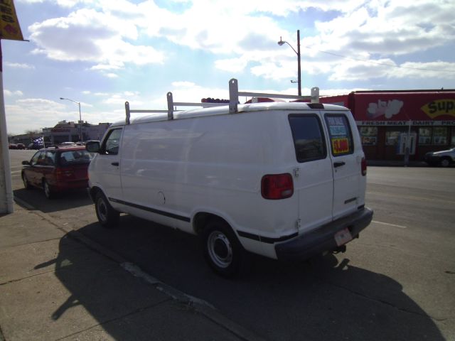 Dodge Ram Van 2002 photo 3