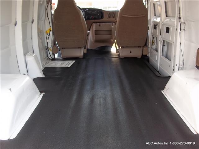 Dodge Ram Van 2002 photo 1