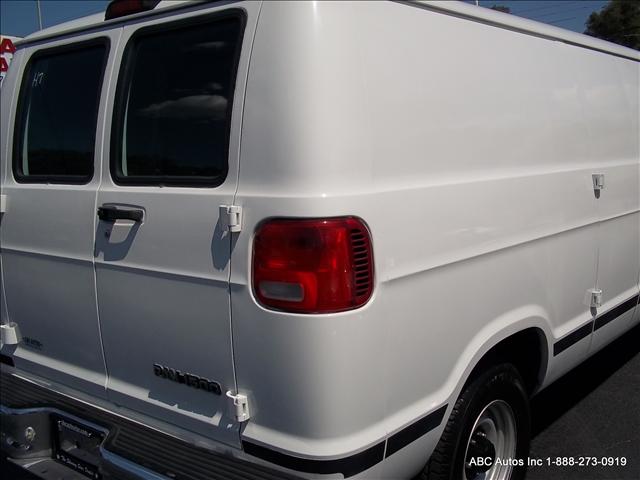 Dodge Ram Van 2002 photo 3