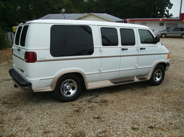 Dodge Ram Van 2003 photo 2