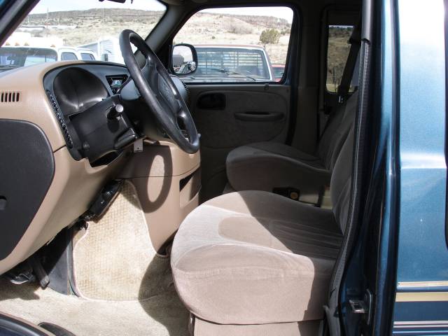 Dodge Ram Van 2003 photo 2