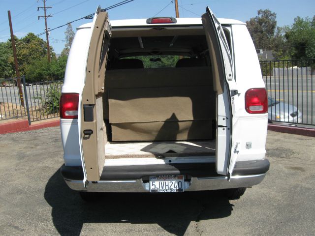 Dodge Ram Van 2003 photo 1