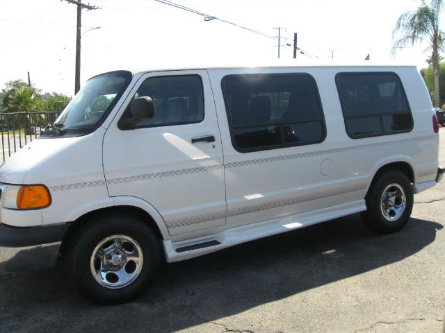 Dodge Ram Van 2003 photo 4