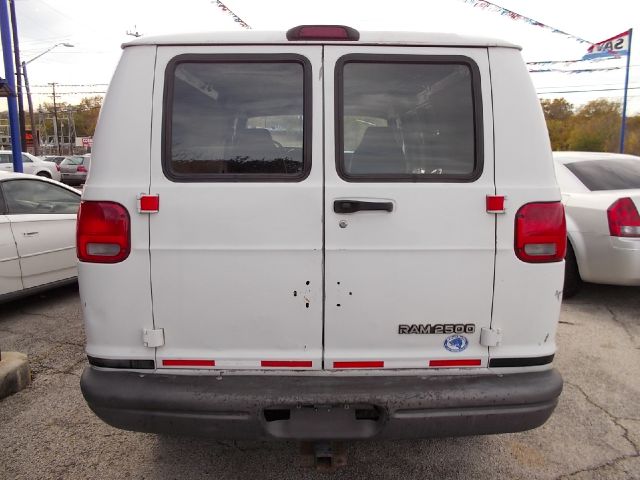 Dodge Ram Van 2003 photo 1