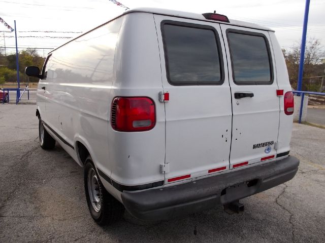 Dodge Ram Van 2003 photo 2
