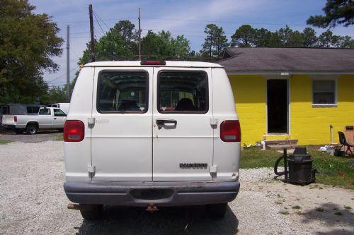 Dodge Ram Van 2003 photo 2