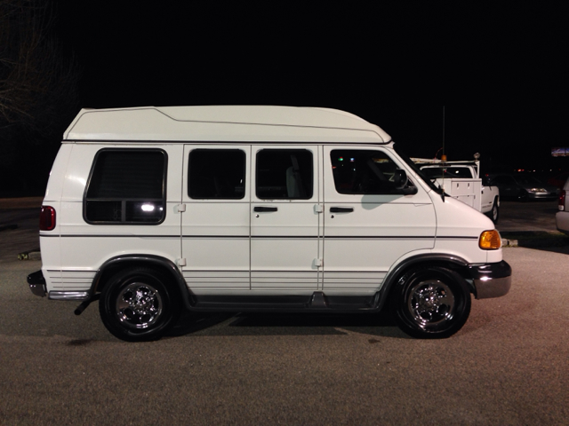 Dodge Ram Van 2003 photo 1