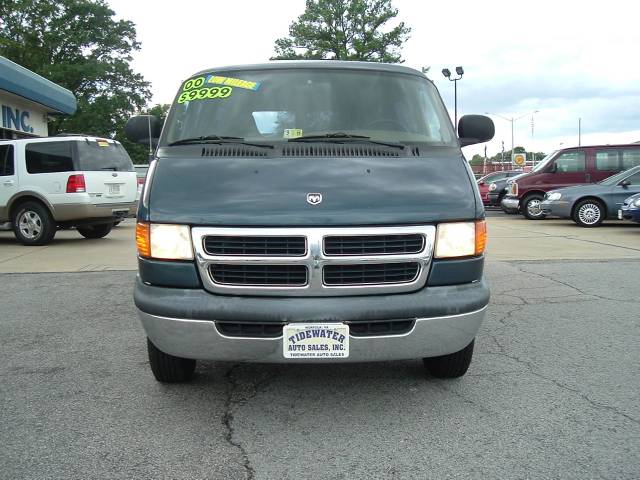 Dodge Ram Wagon 2000 photo 1