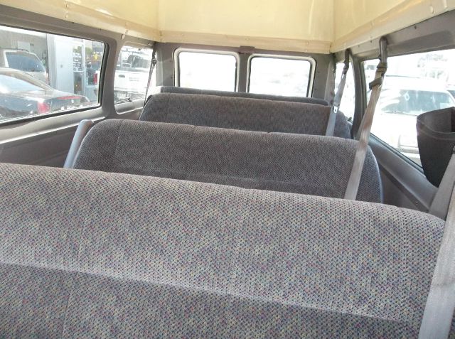 Dodge Ram Wagon 2000 photo 1