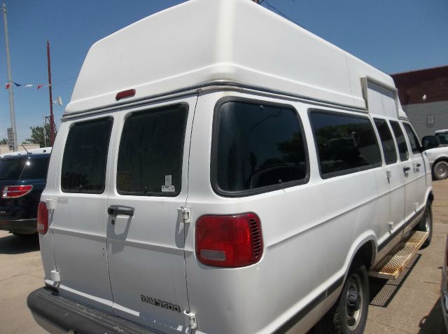 Dodge Ram Wagon 2000 photo 7