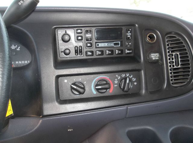 Dodge Ram Wagon 2000 photo 9