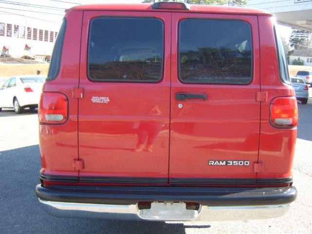 Dodge Ram Wagon 2002 photo 4