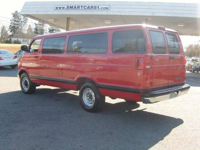 Dodge Ram Wagon 2002 photo 5