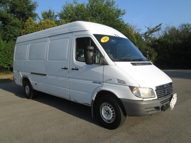 Dodge Sprinter 2500 2003 photo 2
