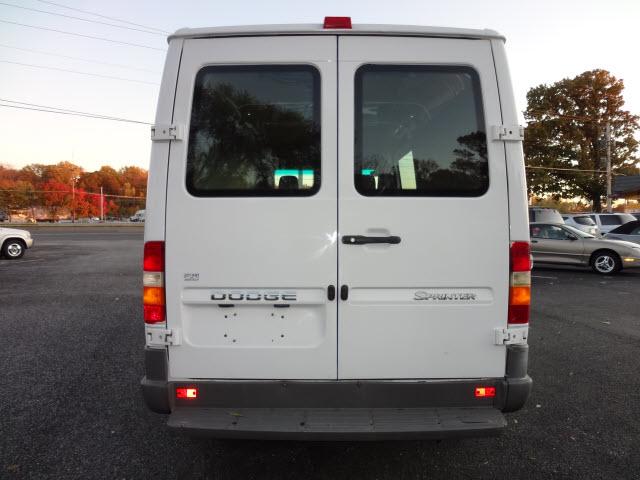 Dodge Sprinter 2500 2005 photo 2