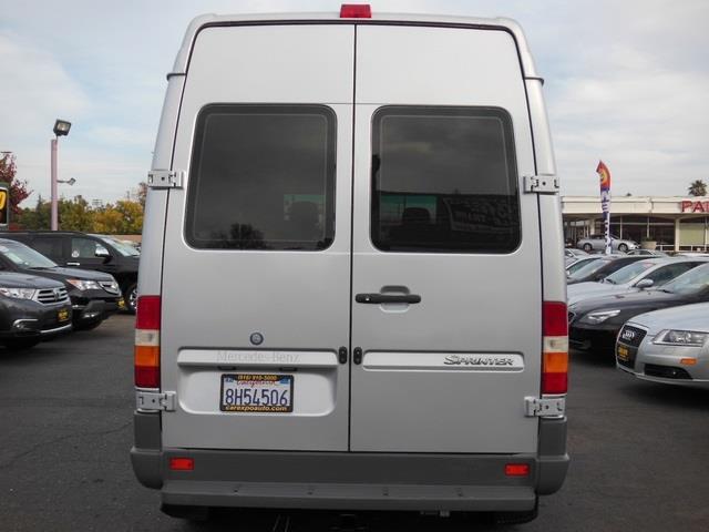 Dodge Sprinter 2500 2006.5 Sedan LX Manual Passenger Van
