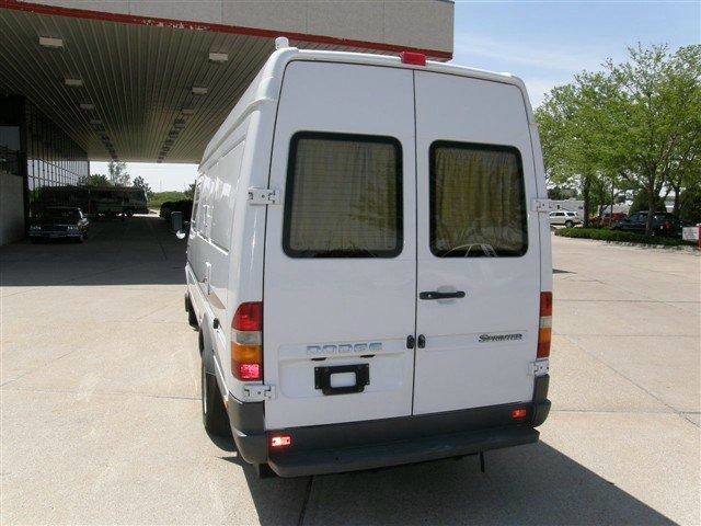 Dodge Sprinter 3500 2003 photo 2