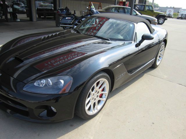 Dodge Viper 2004 photo 2