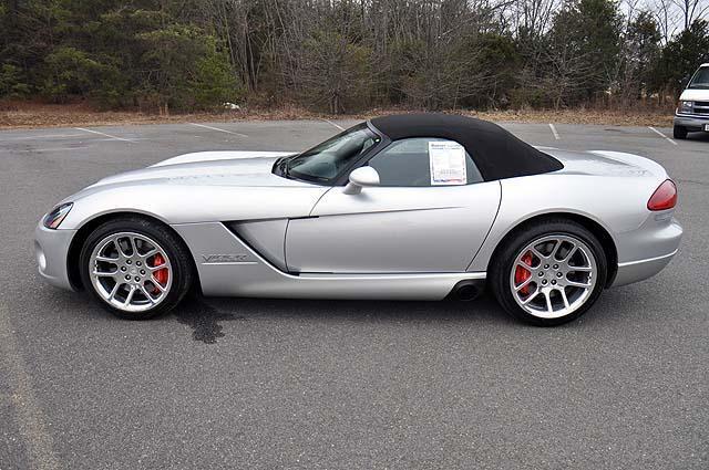 Dodge Viper 2004 photo 2