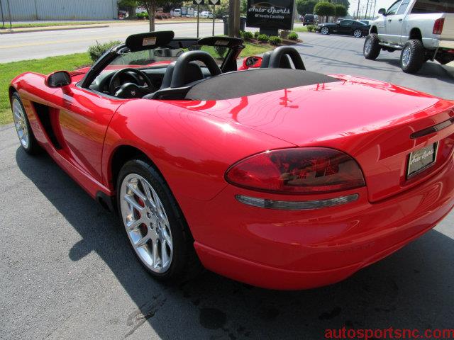 Dodge Viper 2004 photo 16