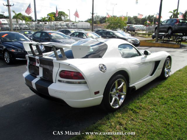 Dodge Viper 2010 photo 2