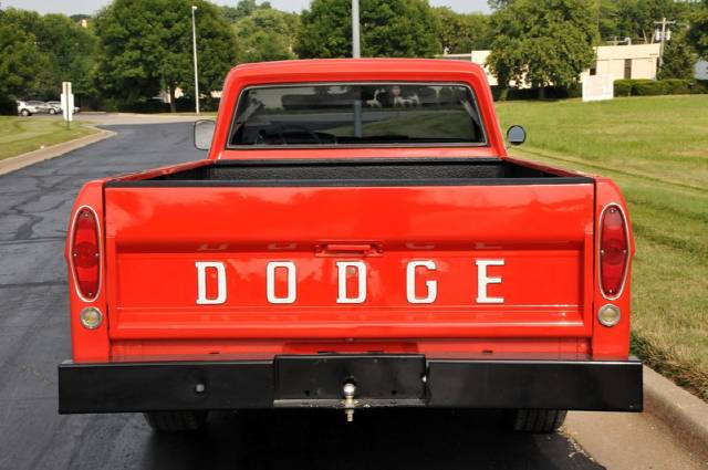Dodge W100 Pickup 1968 photo 3