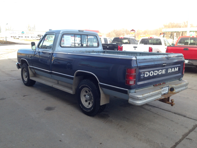 Dodge W250 1986 photo 3