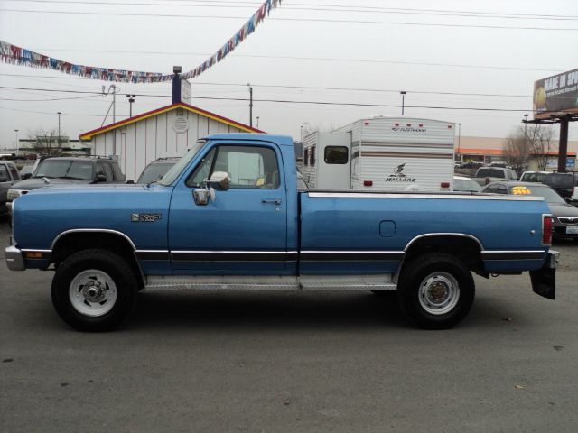 Dodge W250 Pickup 1990 photo 2