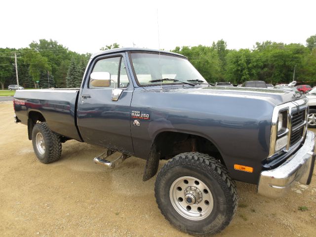 Dodge W250 Pickup 1992 photo 1