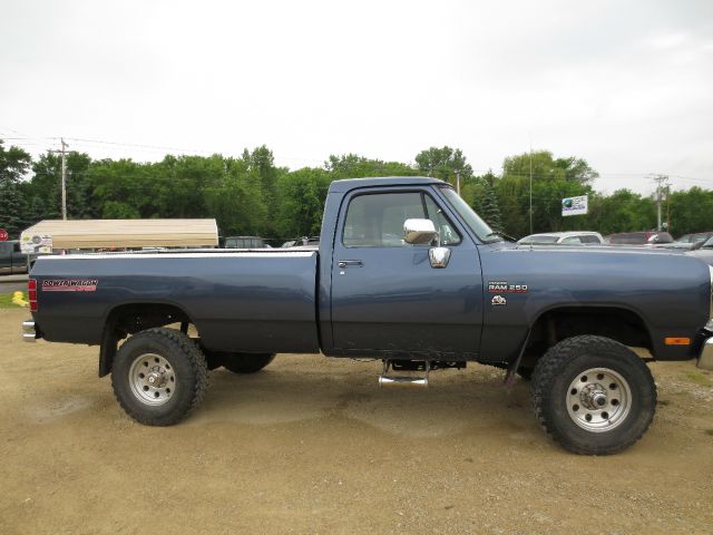 Dodge W250 Pickup 1992 photo 3