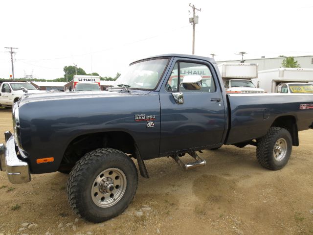 Dodge W250 Pickup 1992 photo 4