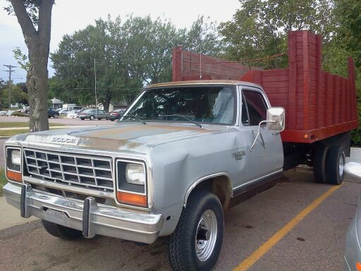 Dodge W350 Pickup 1985 photo 1