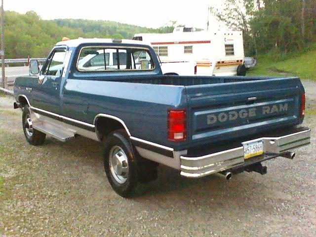 Dodge W350 Pickup 1989 photo 2