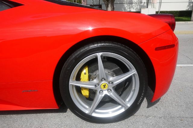Ferrari 458 Italia Base Coupe