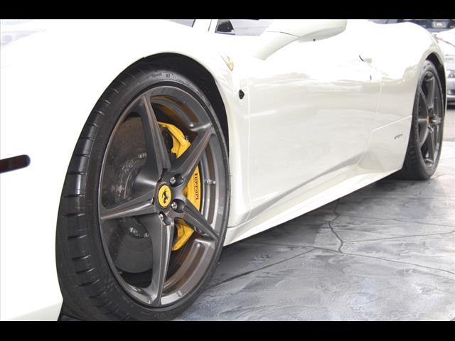 Ferrari 458 Italia 2012 photo 1