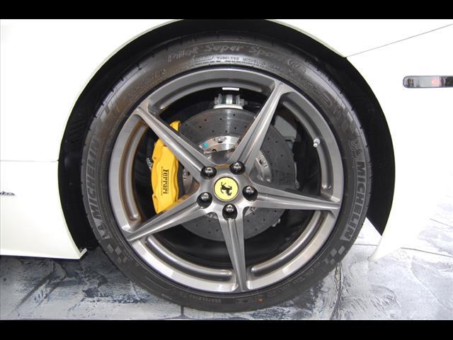 Ferrari 458 Italia 2012 photo 4