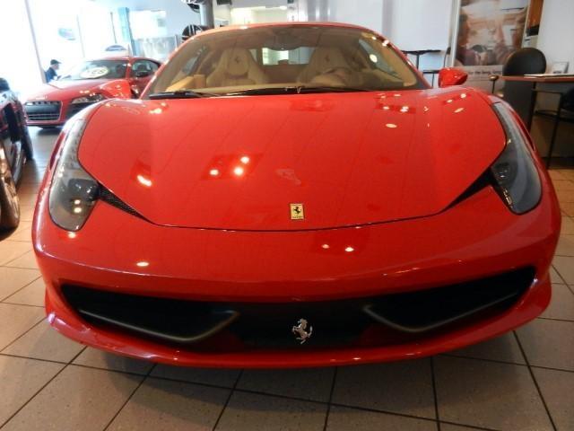 Ferrari 458 Italia 2012 photo 2