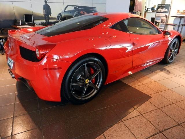 Ferrari 458 Italia 2012 photo 3