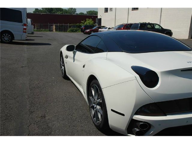 Ferrari California 2010 photo 2