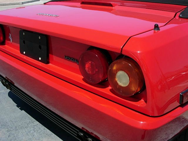 Ferrari Mondial T 1989 photo 11