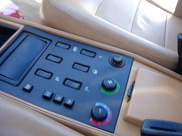 Ferrari Mondial T 1989 photo 15