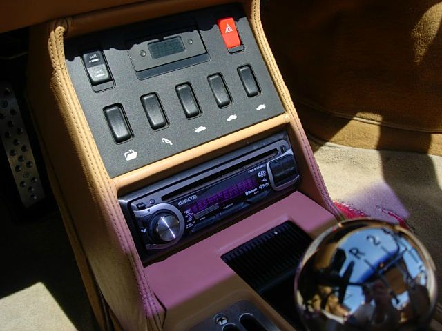 Ferrari Mondial T 1989 photo 16