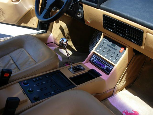 Ferrari Mondial T 1989 photo 17